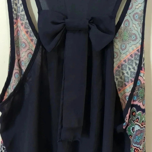 JULIE'S closet women's tank top - Picture 2 of 8